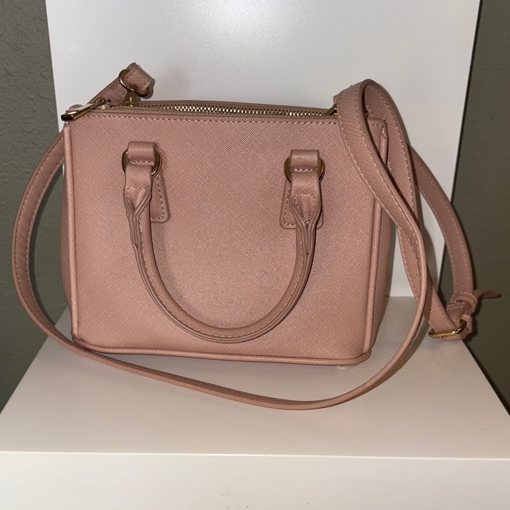 Elegant Forever 21 Pink Handbag